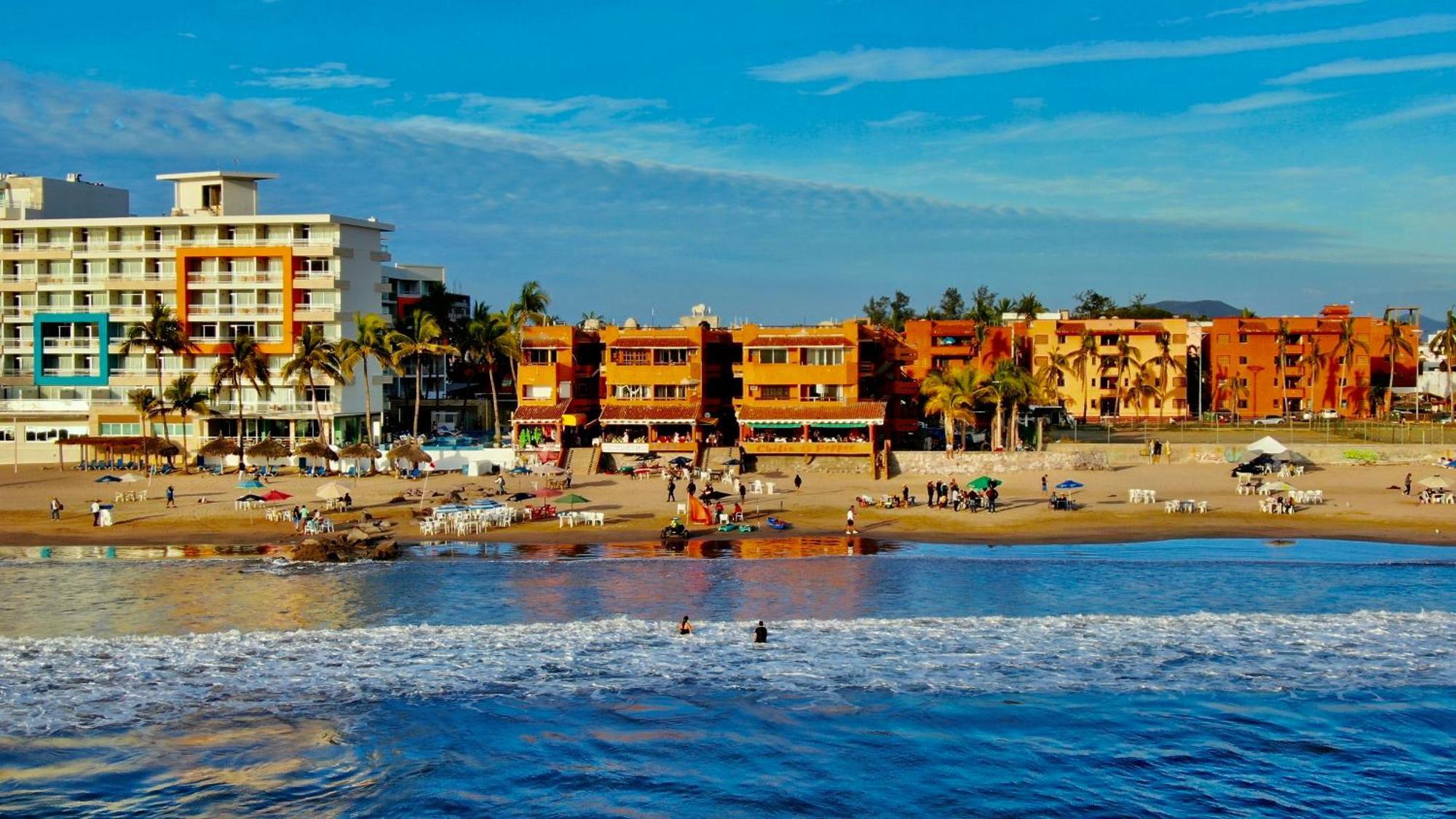 Playa Suites 마사틀란 외부 사진