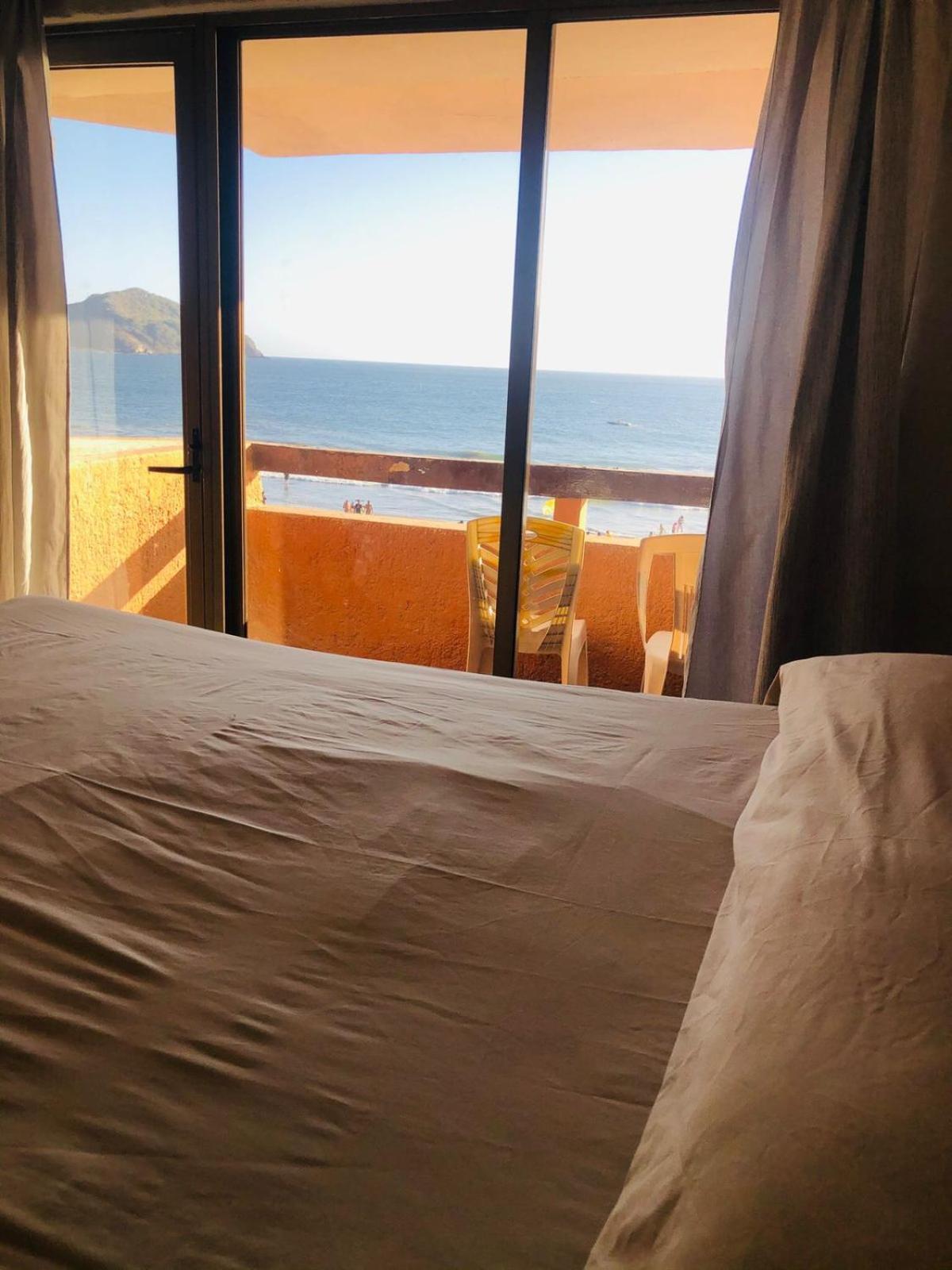Playa Suites 마사틀란 객실 사진